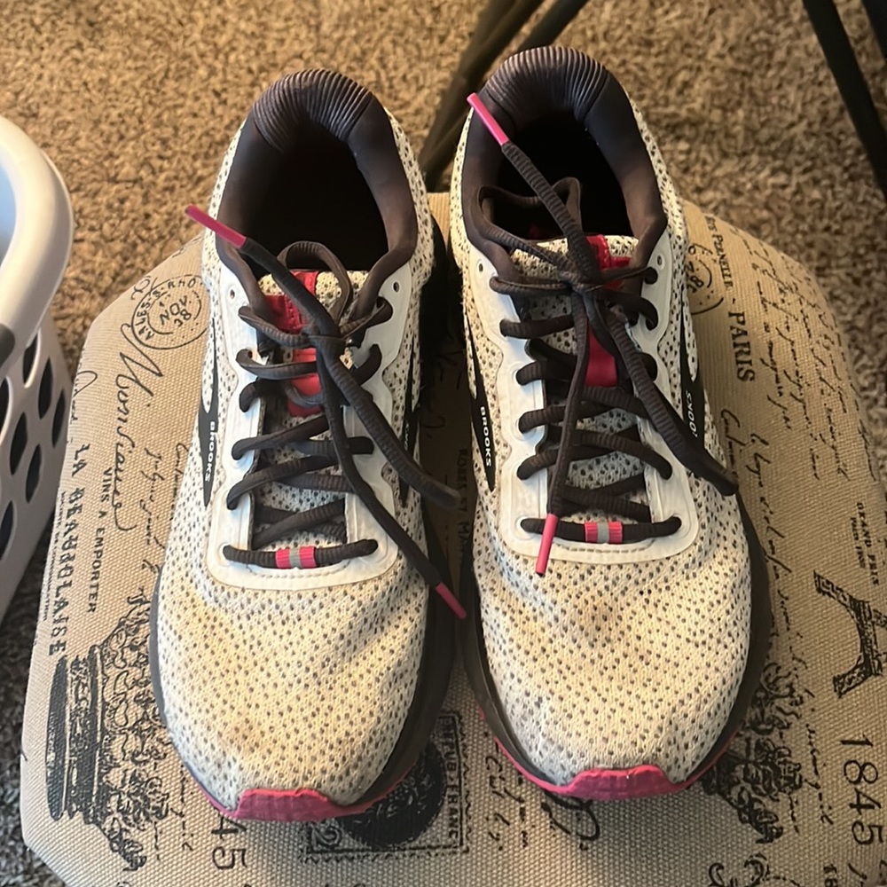Brooks trace running shoes